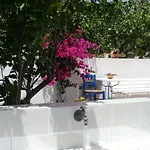Matilda Milos - Cycladic Living * Triovasalos