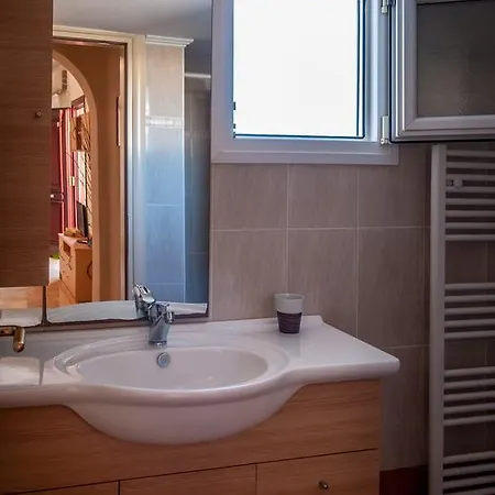 Matilda Milos - Cycladic Living * Triovasalos